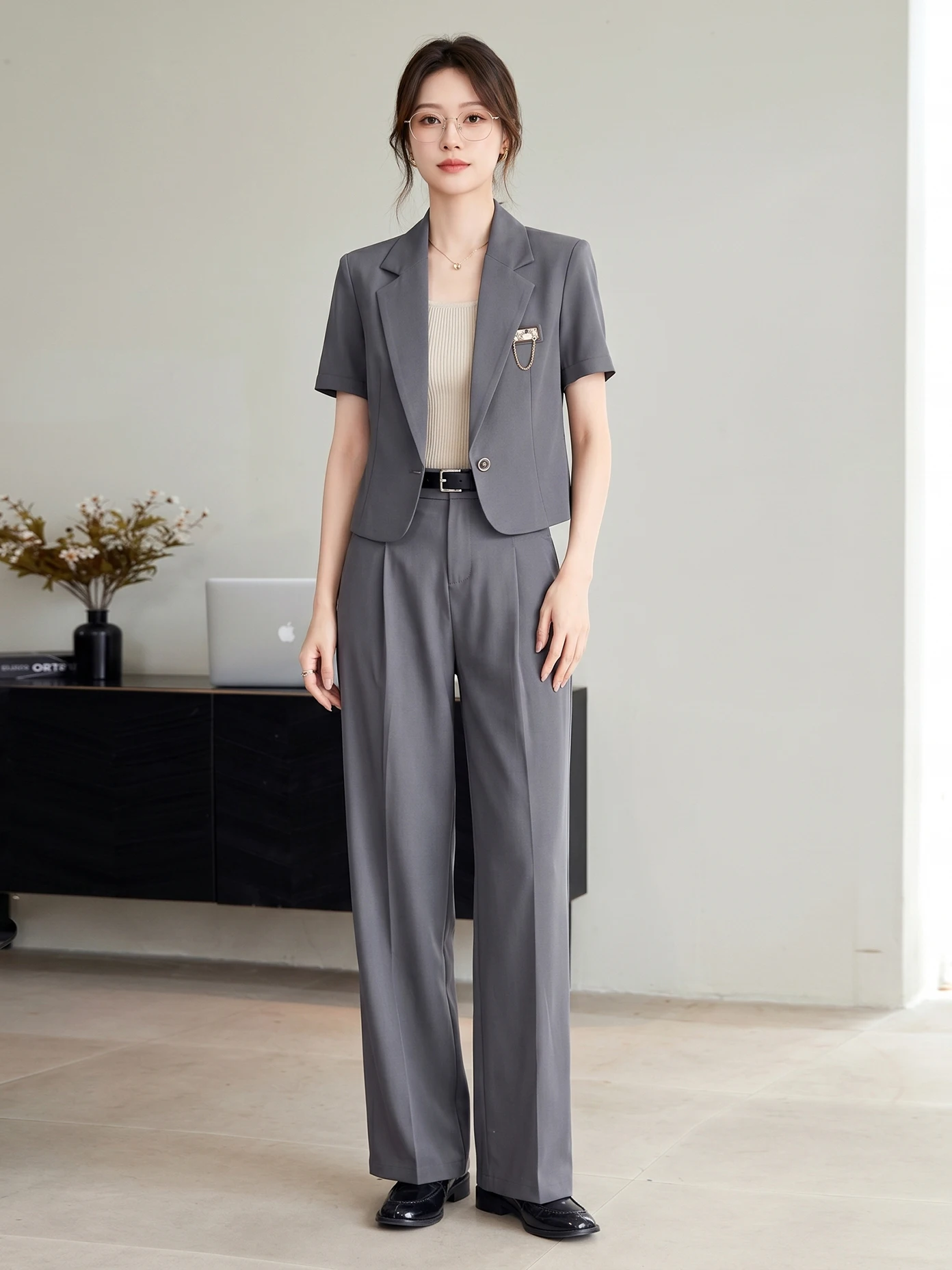 

Gray Short Sleeve Suit Jacket Women's Small Size 2026 New Summer Casual High-End Commute Women's Set Standard Fit Button Deta...