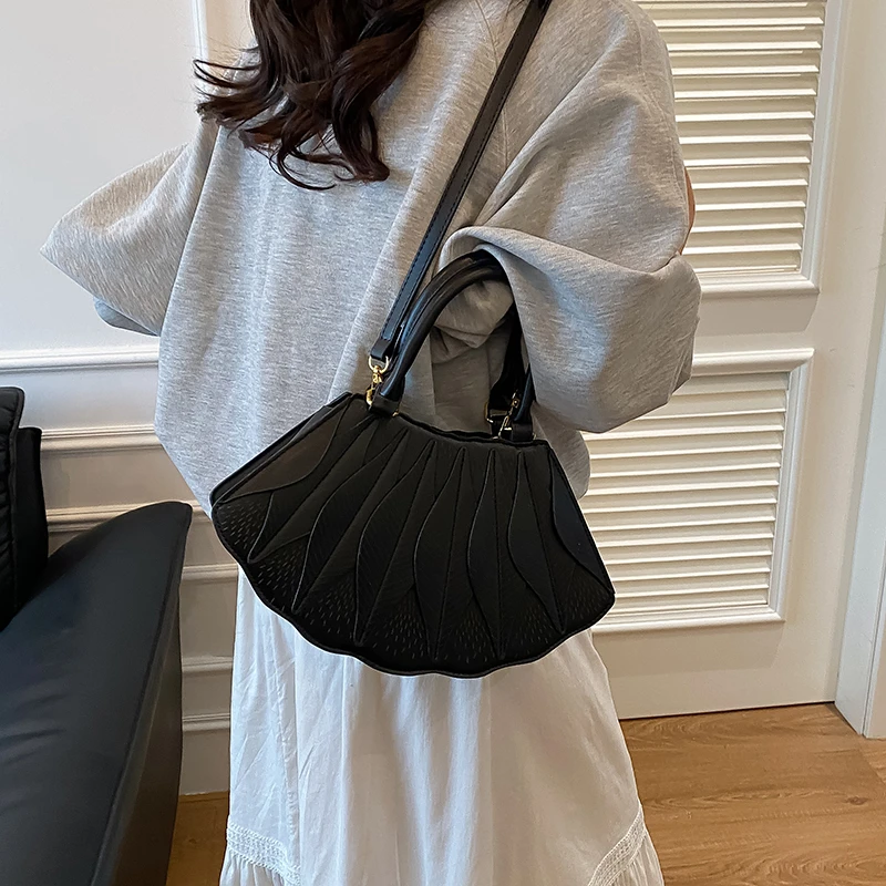 

Stylish Casual Commuter Crossbody Bag Luxury Solid Color Leather Tote Vintage Minimalist Handbag With Chic Letter Logo Design