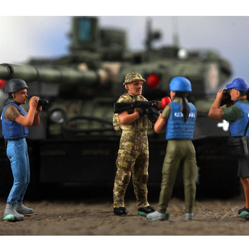 

1:72 Scale Resin Models Ukrainian Correspondent Team Soldiers 4 Suitable For Tank Helicopter Scenes Collectible Decorative Gifts
