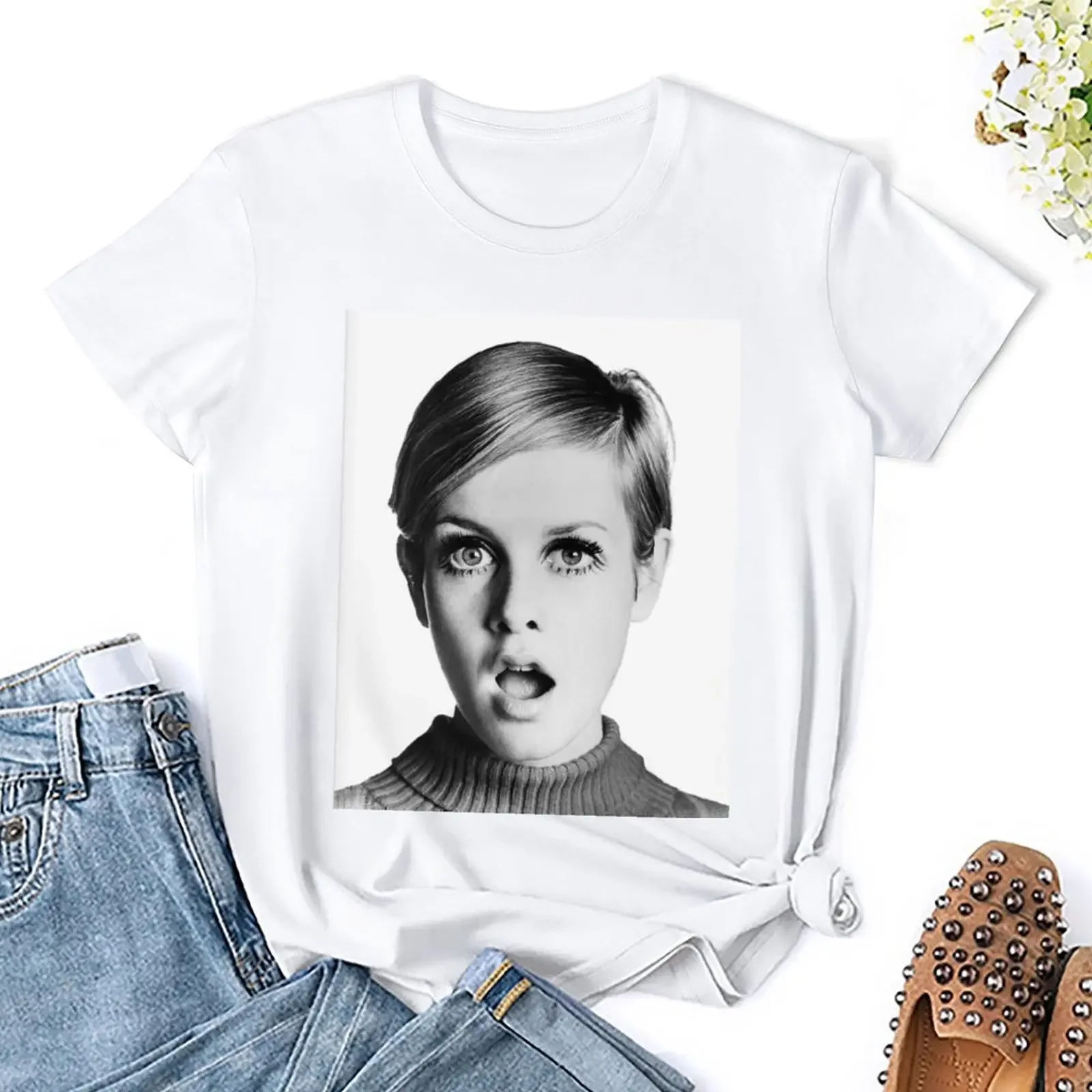 Twiggy, Retro Fashion Icon, Vintage Black and White Art T-shirt Aesthetic clothing shirts graphic tees Women's clothing