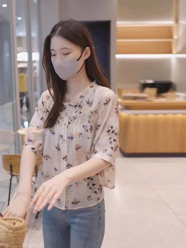 

Новая женская летняя блузка из шифона с цветочным принтом, свободного кроя, с красивым дизайном, повседневная, с круглым вырезом, коротким рукавом и застежкой на пуговицах