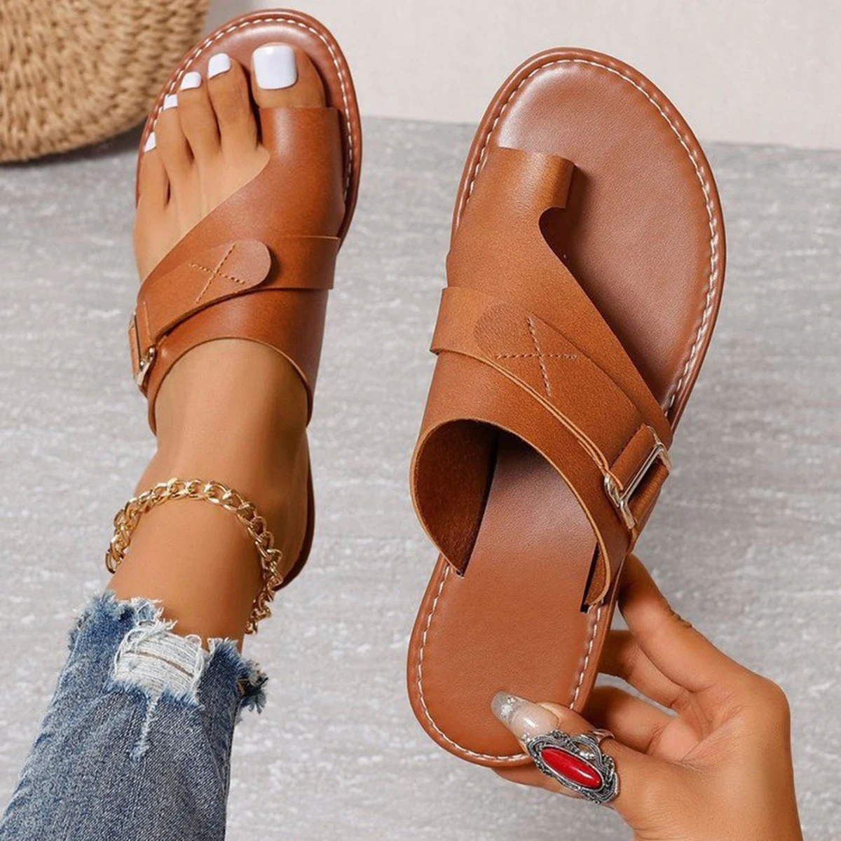 

Women Sandals Outside Casual Beach Women Shoes Summer New Flats Flip Flop Sandals Walking Clip Toe Roman Buckle Ladies Slides