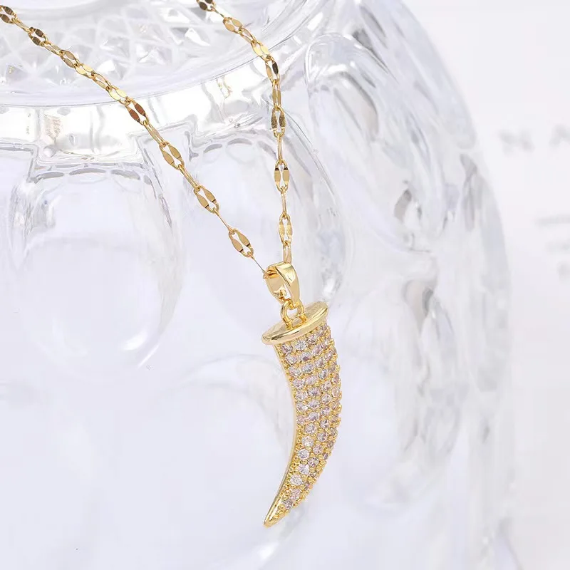 

The new Korean version plated 18K real gold clavicle necklace zircon micro-inlaid tooth-shaped side chain accessories popular st