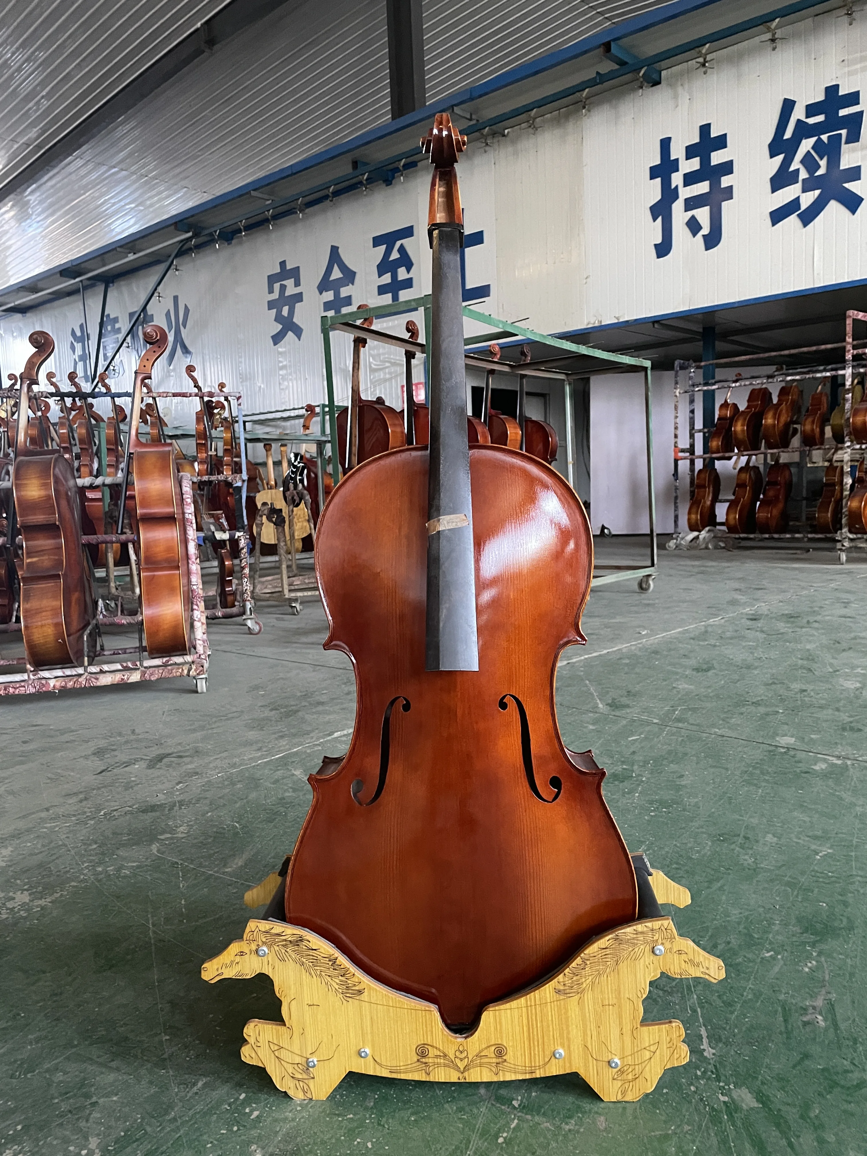 The 4/4 cello is handmade of maple wood, with tiger skin pattern on the back Unique Handicraft, Exquisite