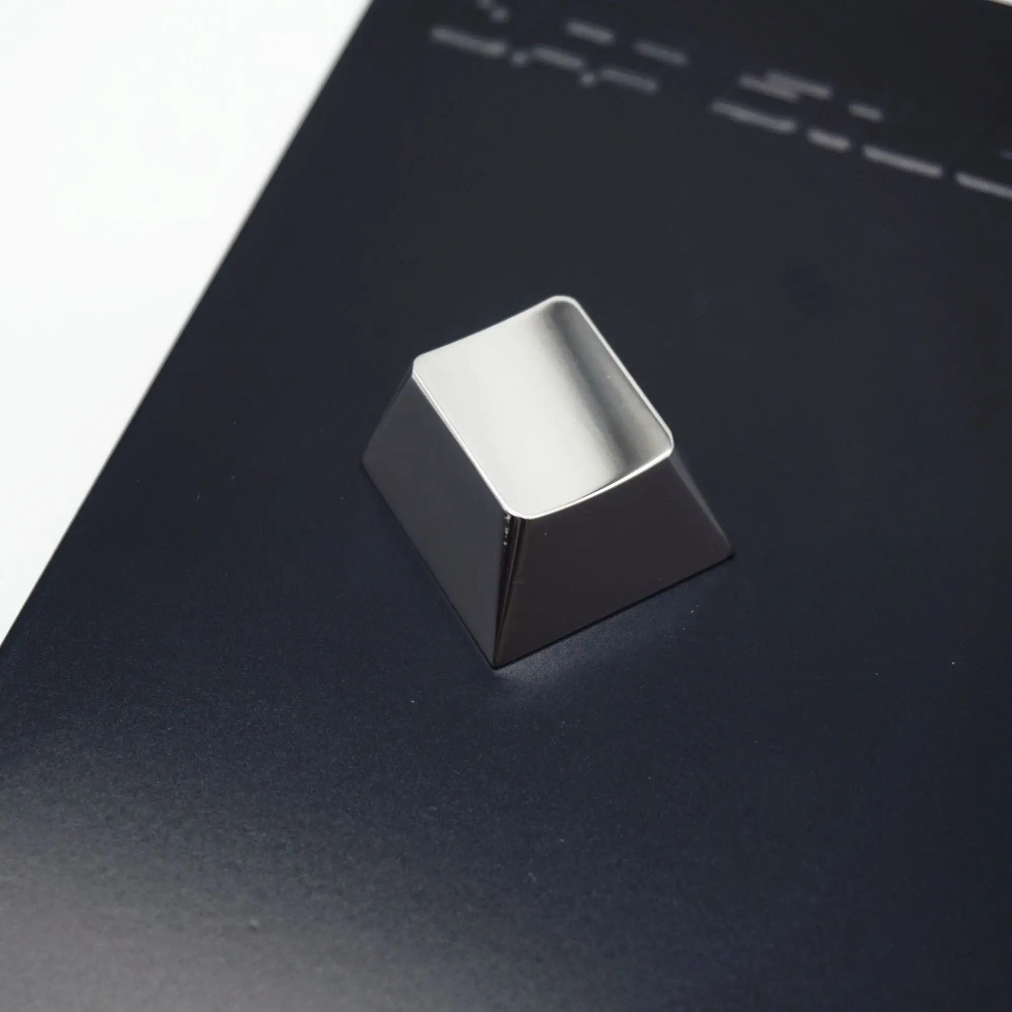 

Keebox Ice Titanium Alloy Metal Keycaps Cherry Profile For 1u ESC 1.25u Ctrl 2.25u Shift Keycaps Artisan Decorative Keycaps