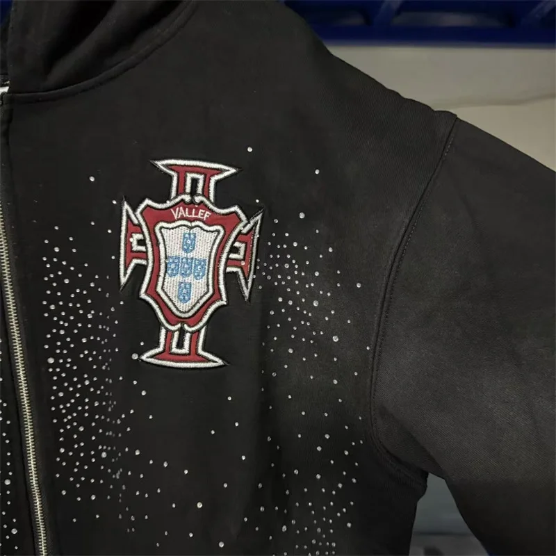 سترات بسحاب بشعار مطرز من VALLEY للرجال والنساء 1:1 أفضل جودة على الطراز الأمريكي بغطاء للرأس أسود مغسول
