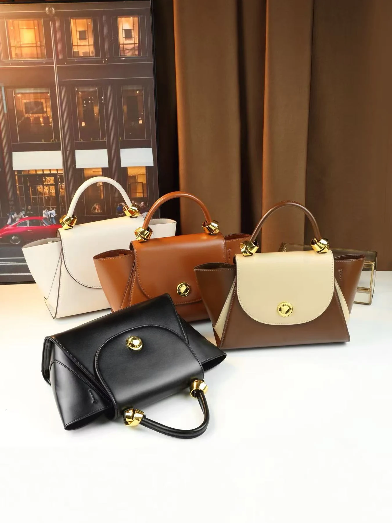 

Niche design sense contrasting color handbag women's autumn and winter new retro lock light luxury wing bag