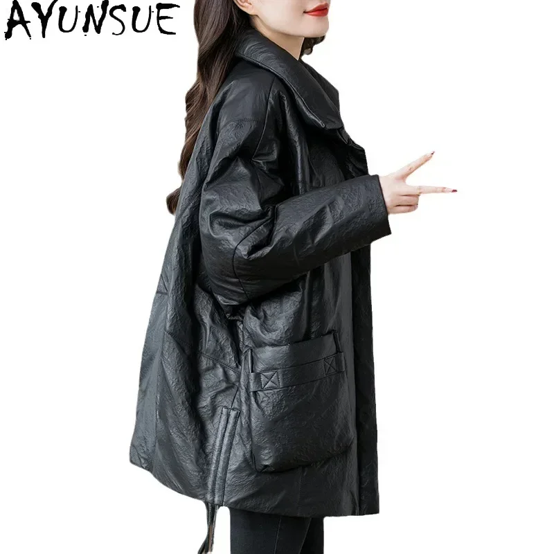 AYUNSUE-Chaqueta de piel de oveja auténtica para mujer, Abrigos de plumón de pato blanco, abrigo de cuero de longitud media, Abrigos de manga de murciélago, Invierno