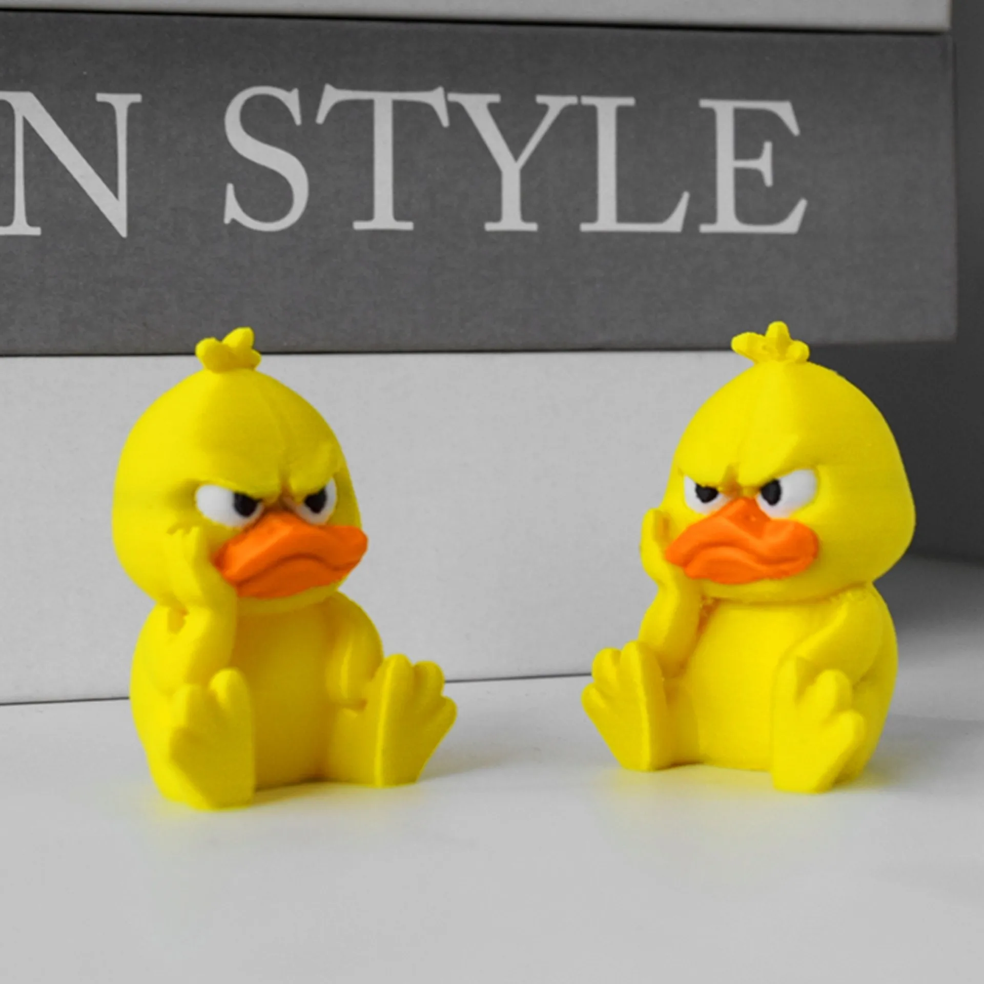 귀여운 우울한 불행한 작은 노란 오리 3D 프린팅 장난감 시뮬레이션 애완 오리 장난감 모델 가정 사무실 책상 장식품 선물