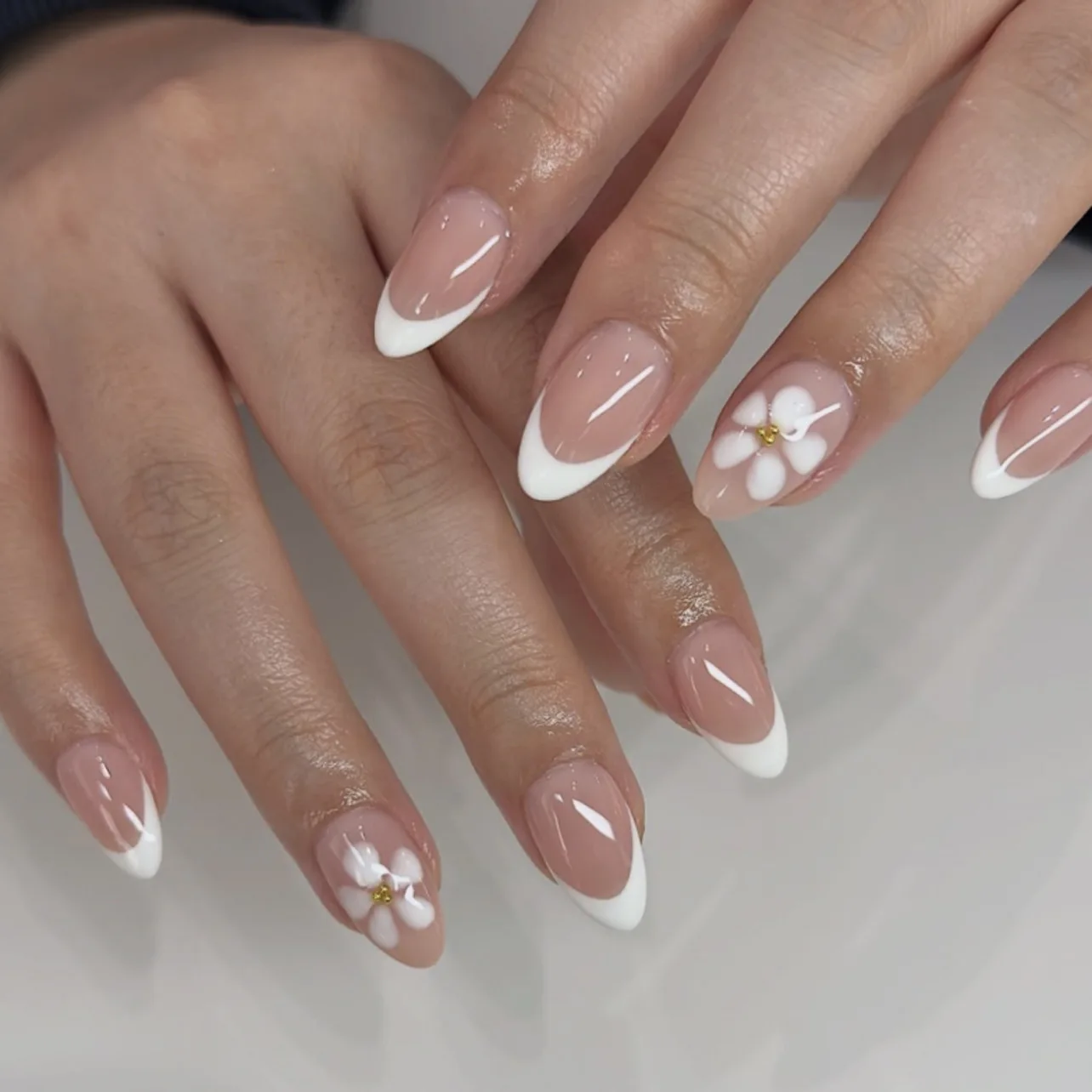 

24pcs Press on Nails French White-Trimmed Nail with Floral Design Fake Nail for Women&Girl Removable Wearable False Nail Art