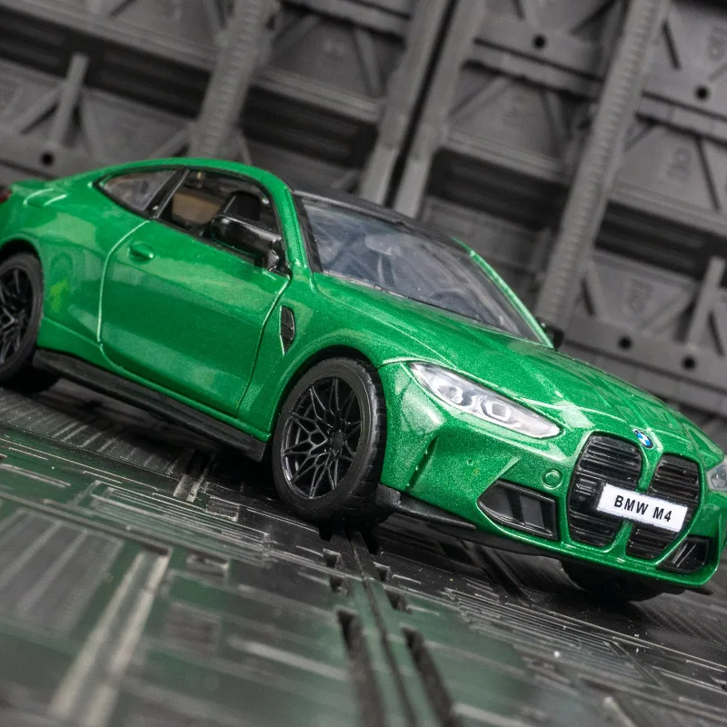 1:32 BMW M4 G82 合金スーパースポーツカーモデル子供用音響光学プルバックドア開閉可能おもちゃ豊富なディテール細かい仕上がり