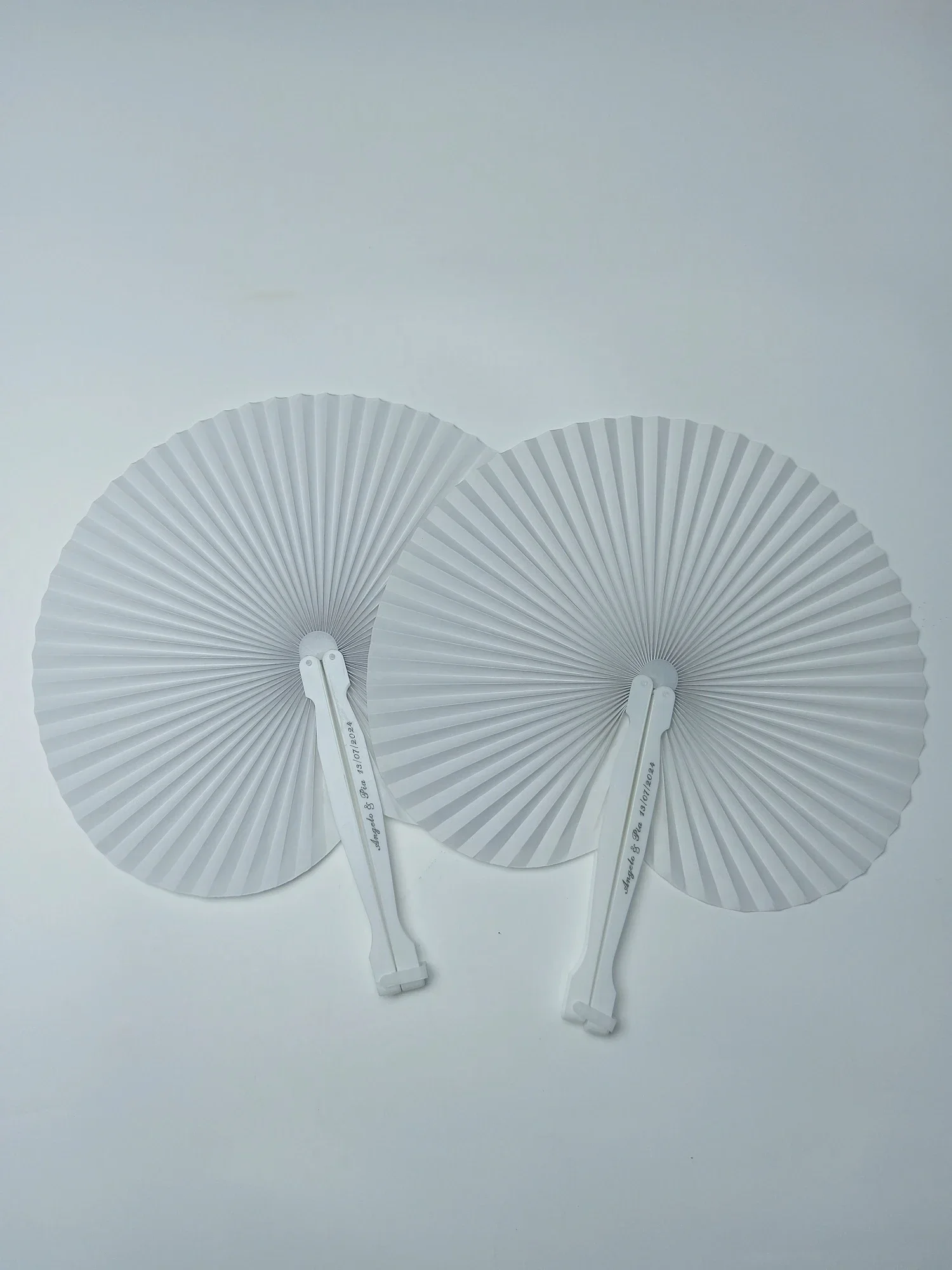 White Plastic and Paper Circular Fan, Customized, Wedding Party, Baptism Gift,12 PCs/30 PCs/120pcs