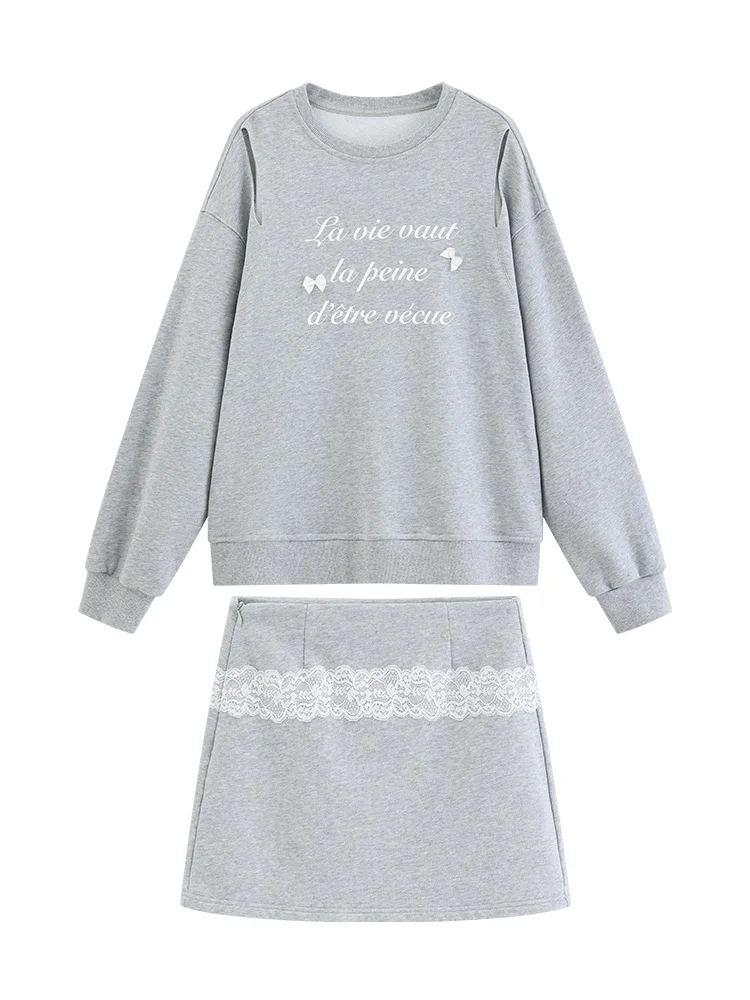 French Letter Print Oversized Pullover Sweatshirt with Lace Detail – Cozy, Warm, Stylish Design for a Chic Streetwear Look
