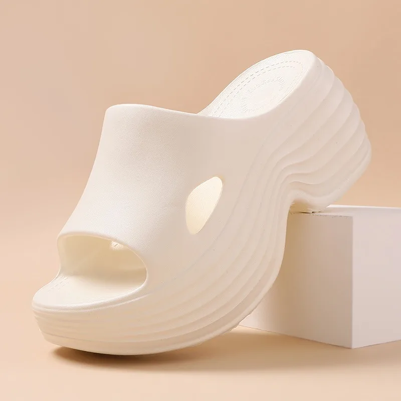 

Новые женские шлепанцы на платформе 2026 года, повседневные уличные пляжные туфли без каблука, летние модные хитовые сандалии на высоком каблуке