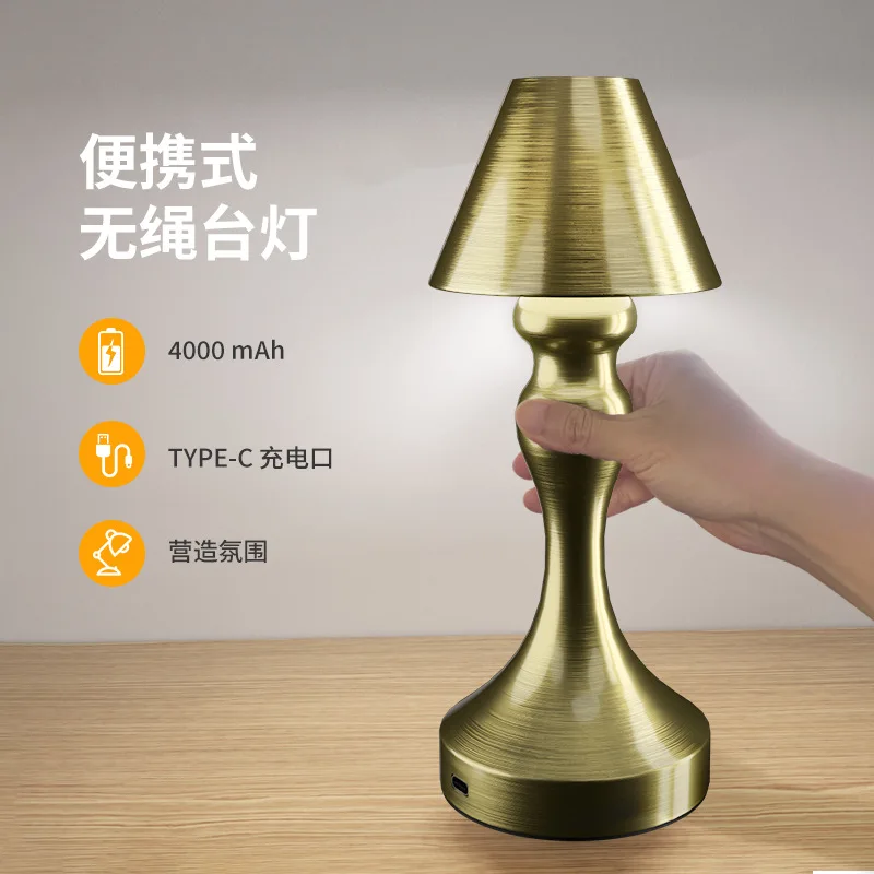 

Metal retro decorative table lamp, European bedroom simple retro table lamp atmosphere table lamp