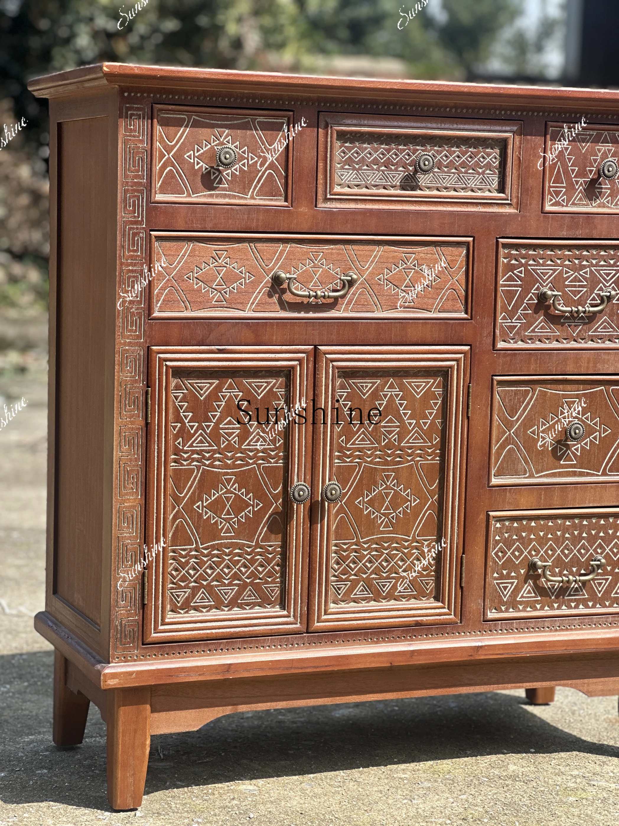 The new retro carved furniture is beautiful, the carving process is antique, the chest is simple and modern  FT