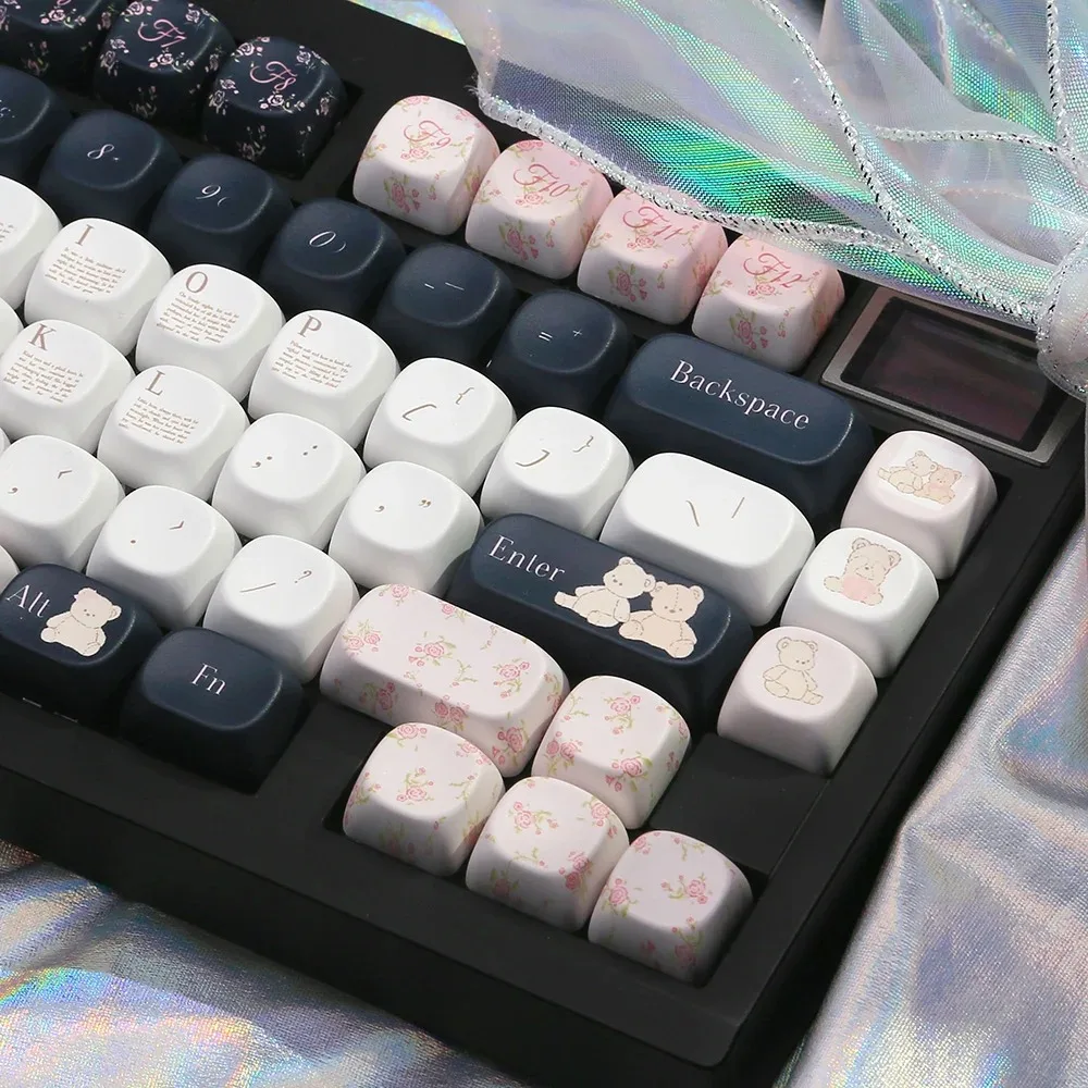 

Bear Bouquet Theme Keycap MOA Cherry Profile Black White Custom Keycaps for Mechanical Keyboard PBT Round Cute Flower Key Caps