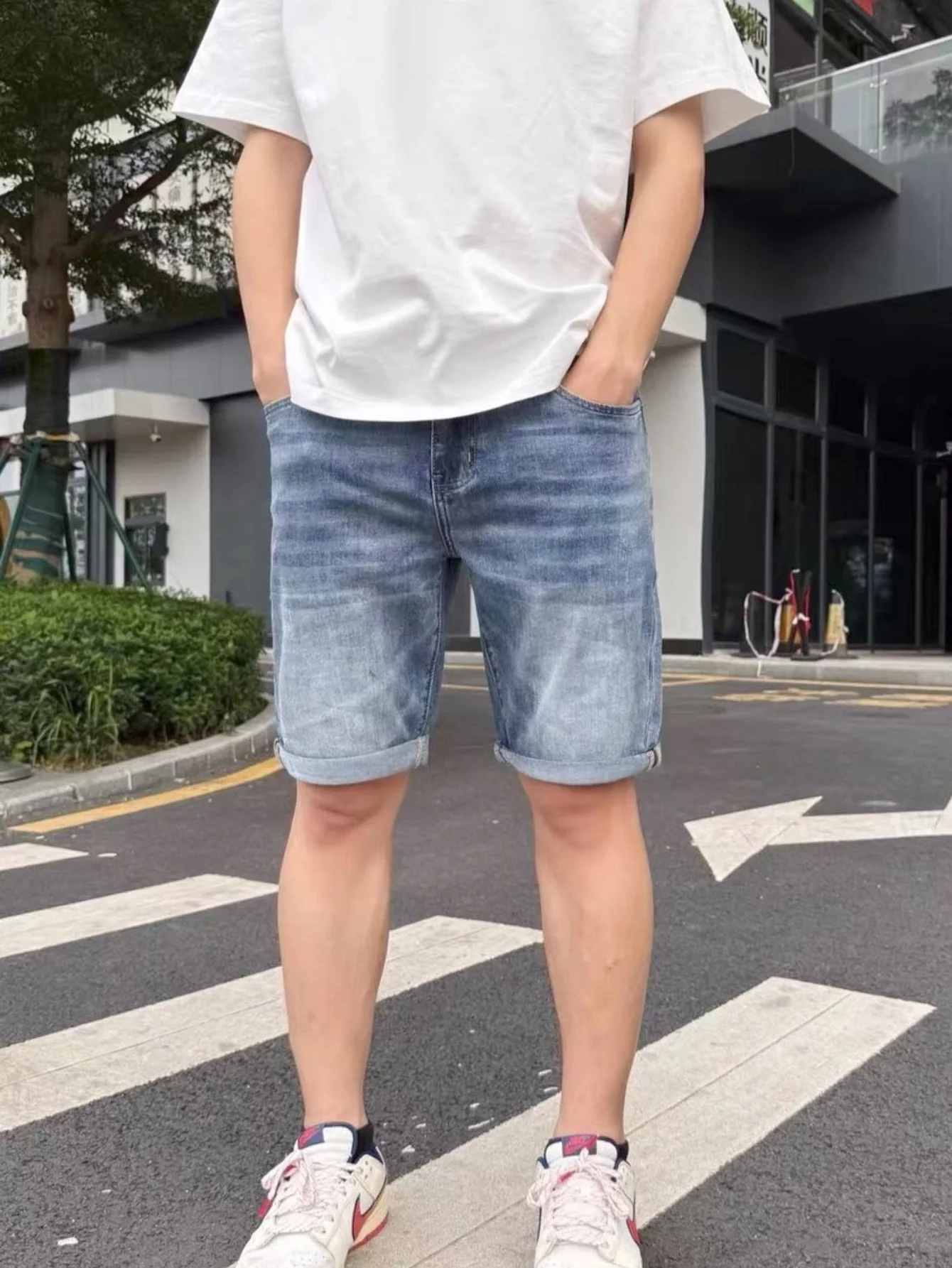 

Винтажные синие джинсовые шорты для мужчин в стиле Y2K, идеально подходят для свиданий. Аксессуары и ремни в комплект не входят.