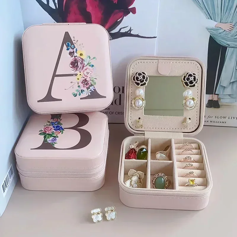 Caja de joyería con cremallera para anillos y pendientes, estuche de joyería de viaje de cuero con letras personalizadas, joyería para soporte de propuesta de dama de honor, su regalo