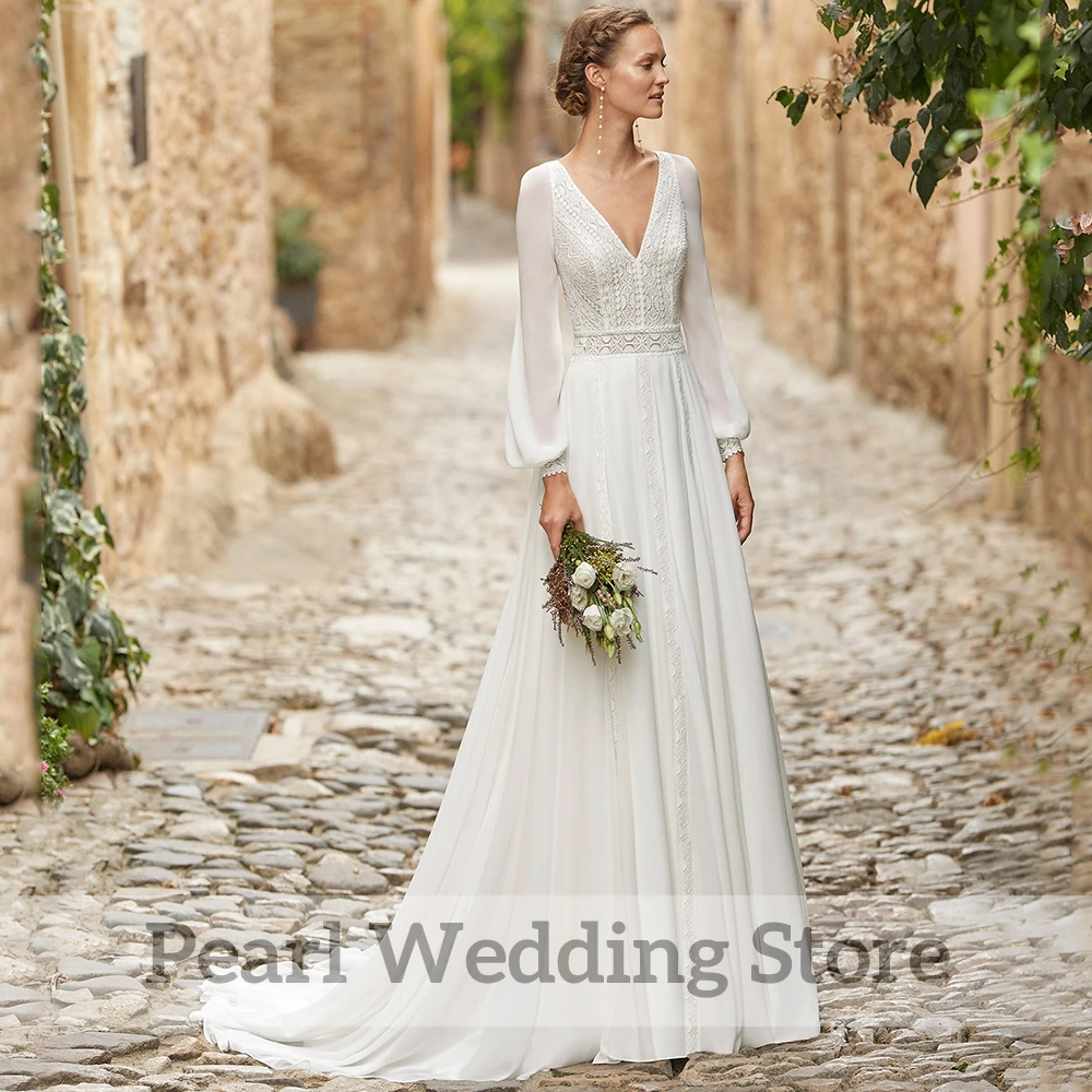 Vestido de novia bohemio elegante de manga larga, gasa de encaje con cuello en V, ilusión en la espalda, línea A, largo hasta el suelo con botón, tren de barrido