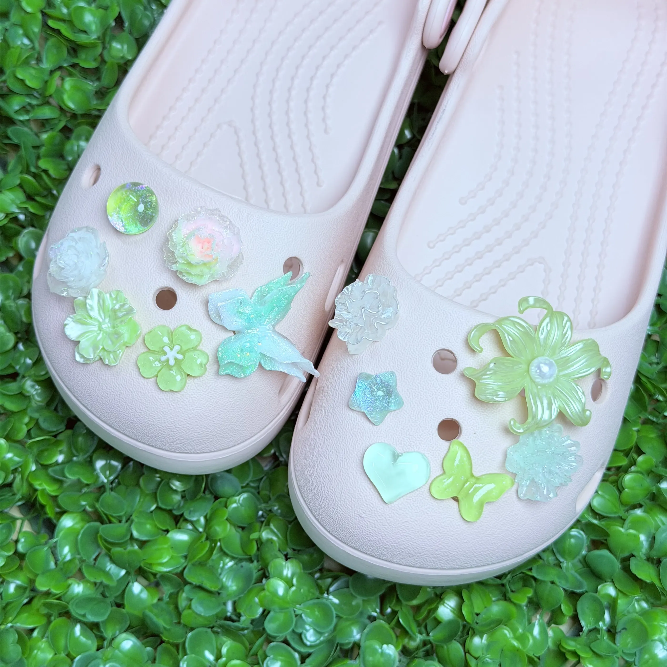 12-50Pcs Green Ins Style Butterfly Flower Sandals Shoes Charms Accessories Clogs Women DIY Garden Shoe Buckle Fit Party Gift