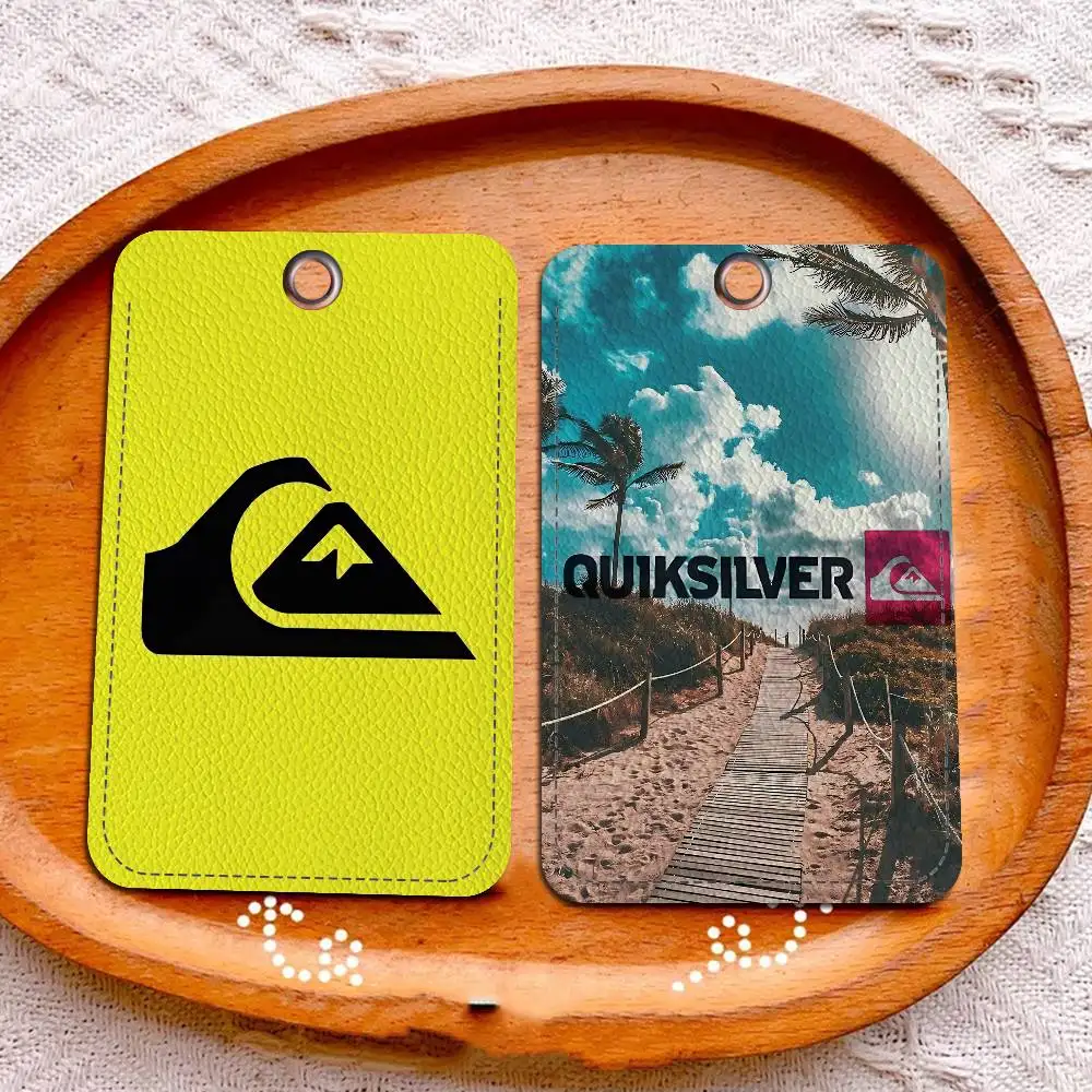 Chaveiro com suporte para cartão de acesso, cartão de ônibus e cartão de crédito, com logotipo Q-QuiksilverS, capa protetora para cartão de identidade e cartão bancário.
