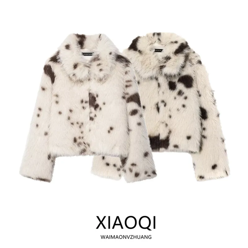 معطف جايت نسائي لشتاء 2025 مطبوع عليه حيوانات من الفرو الصناعي فضفاض مناسب طويل Sve وياقة قلابة وزر بطول منتظم #1