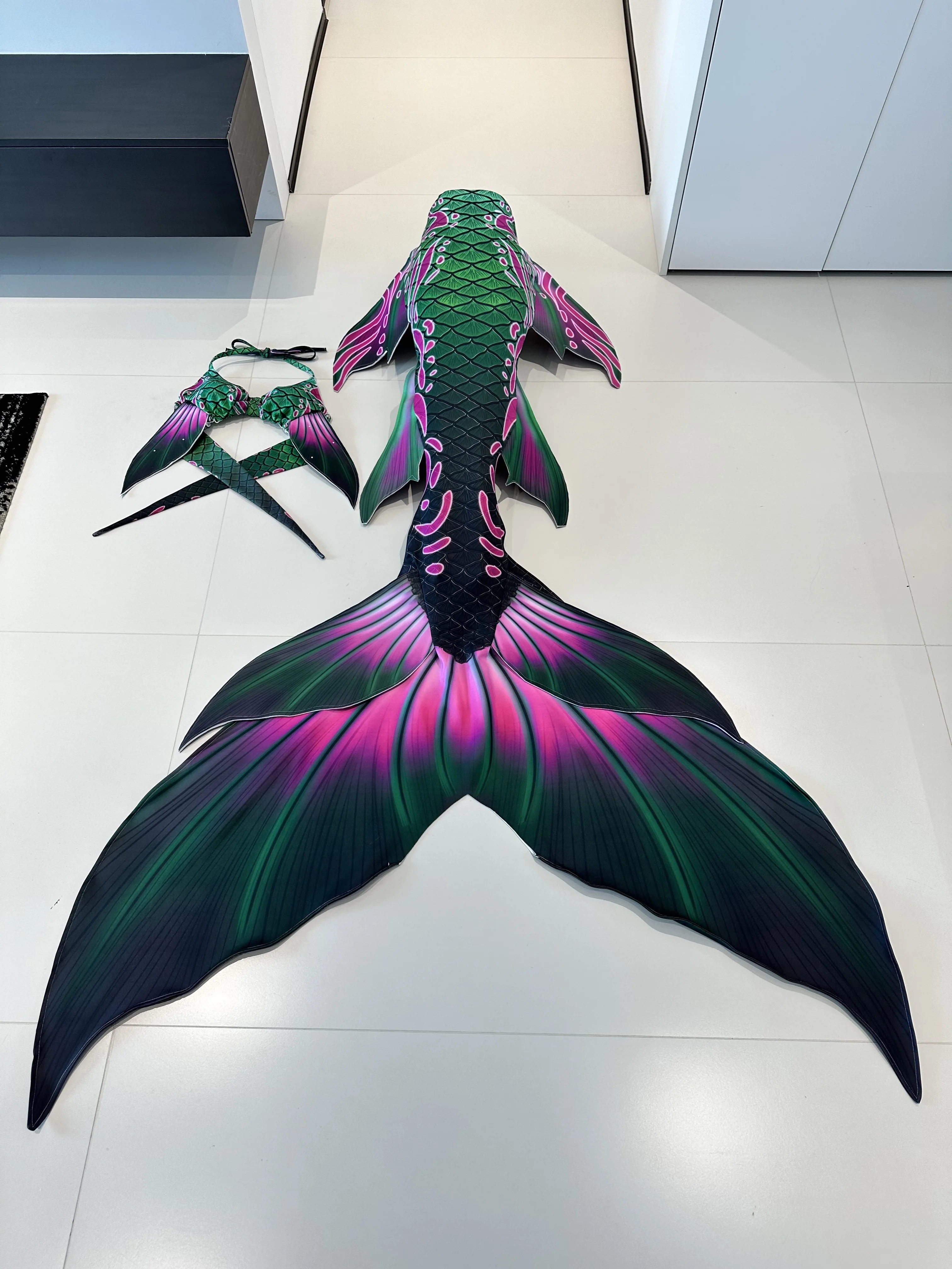 Adult Mermaid Tail Thickened Dorsal Fin Fish Tail Glitter Underwater Performance Suit, Oceanarium Cosplay Performance Suit