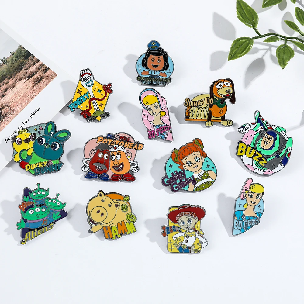 Broche esmaltado de la serie Toy Story de la película de Disney, Pin de solapa de personaje de moda de dibujos animados para amigos, accesorio para mochila, regalos de personalidad