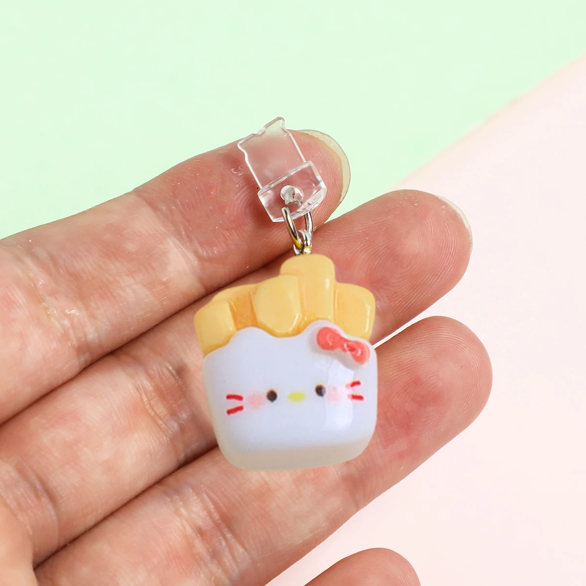 Kawaii سانريو مرحبا كيتي الغبار التوصيل أنيمي الكرتون الراتنج ملحق الهاتف المحمول آيفون نوع-c البطاطس المقلية دلاية مجوهرات هدية عيد ميلاد