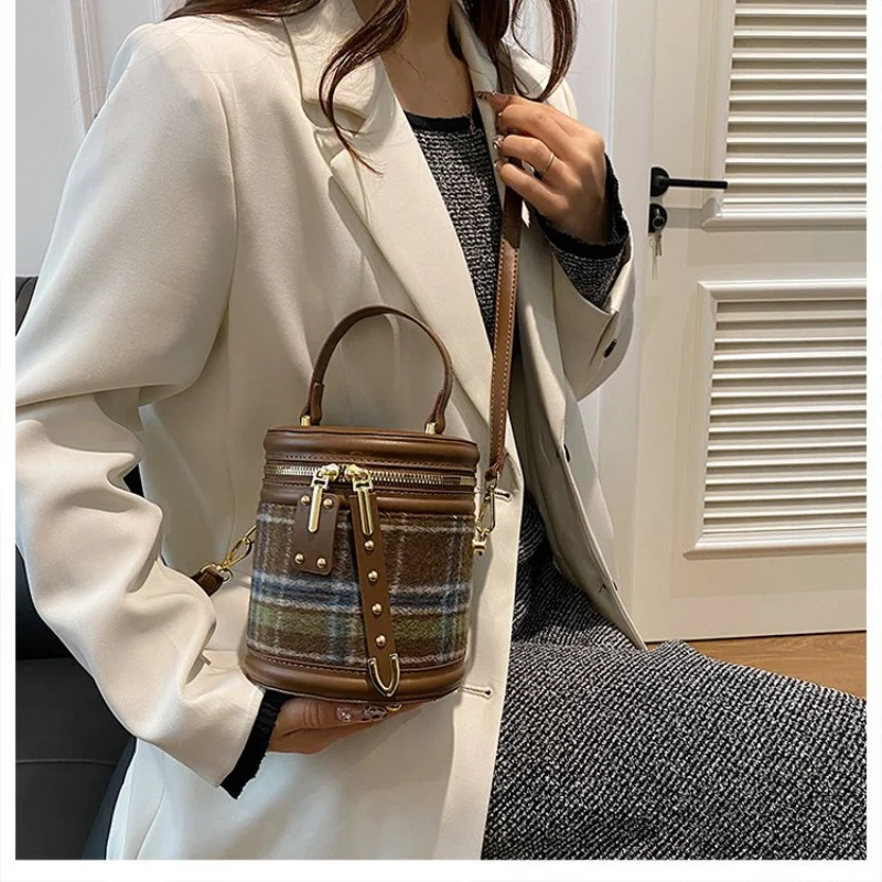 

Fashionable Leather Women's Messenger Bag High - End Luxury Brand Trendy Design Commuter Bag