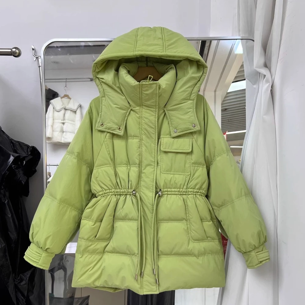 معطف نسائي جديد لخريف وشتاء 2025 من ريش البط الأبيض مع قلنسوة سترة متوسطة الطول للشارع بقصة ضيقة ملابس خارجية دافئة معطف أنيق سميك #4