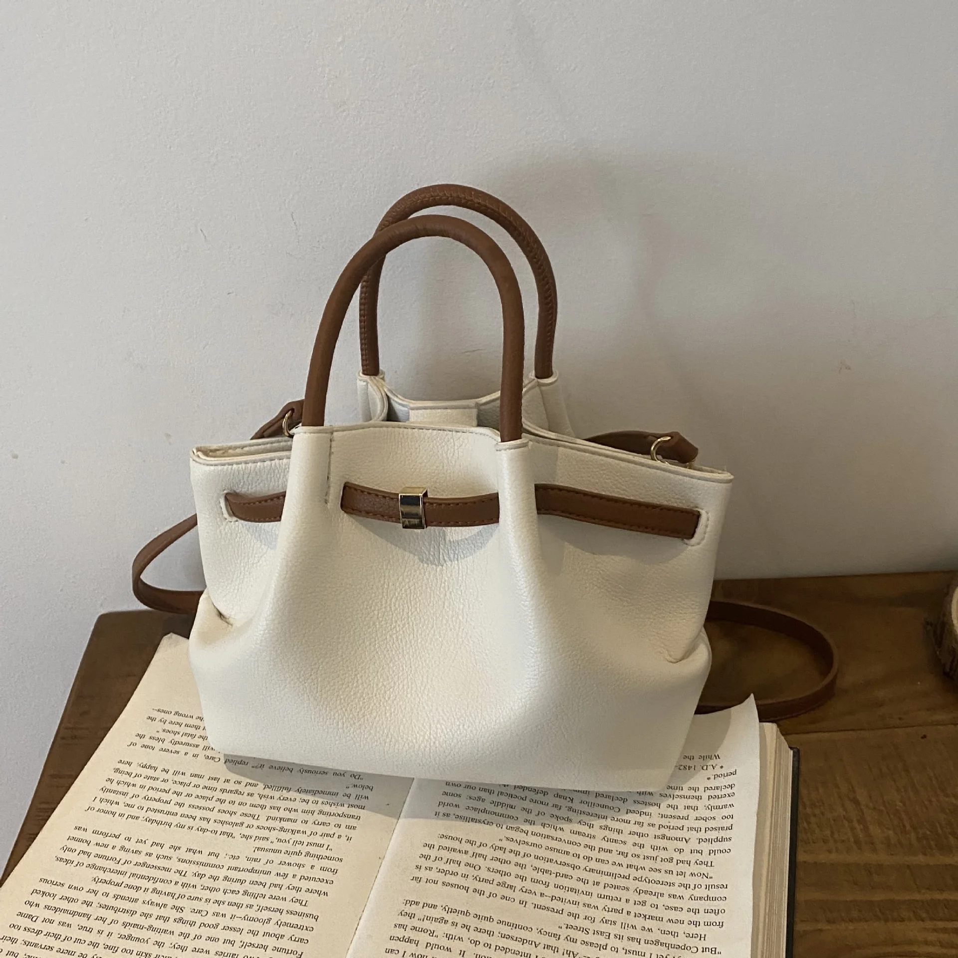 

Winter Popular High-end Taste Fashion Women's Bags, Unique Design of Elegant Texture, Urban Trendy and Exquisite Handbags