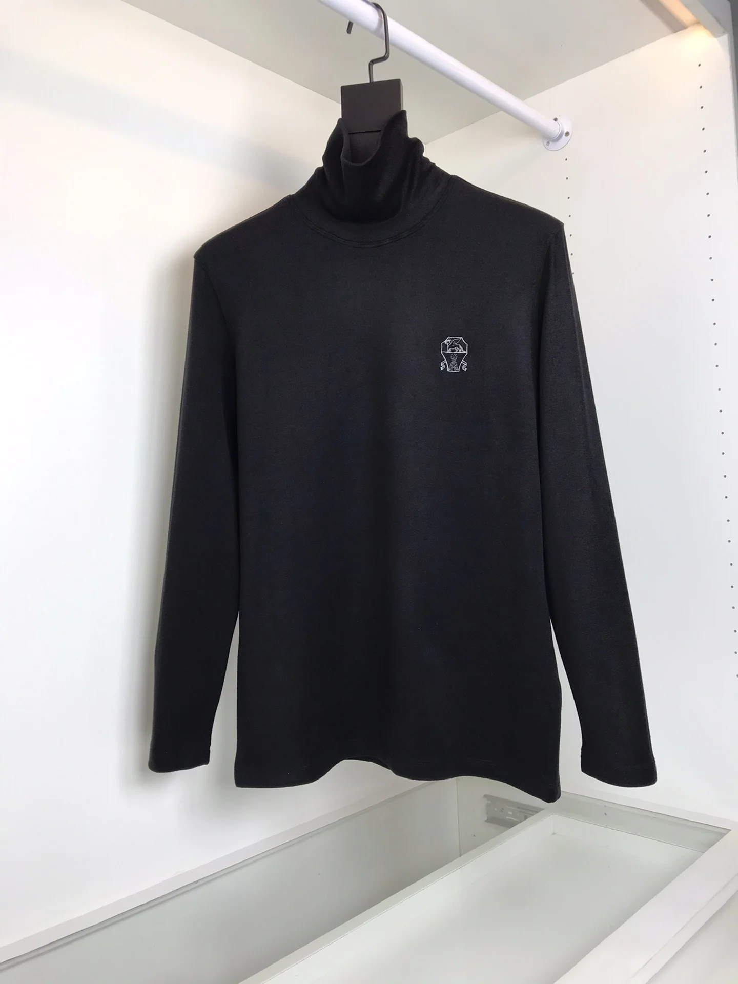 DIKUMen's premium Australian fleece high neck base shirt! Get it and you'll know it's very soft, with a soft and fluffy surface