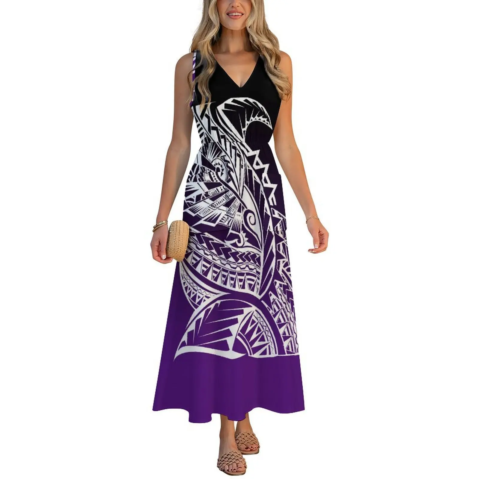 Este vestido de playa de tela cómoda y suave personalizable presenta un diseño con cuello en V y patrones de las tribus de la Isla Fiji