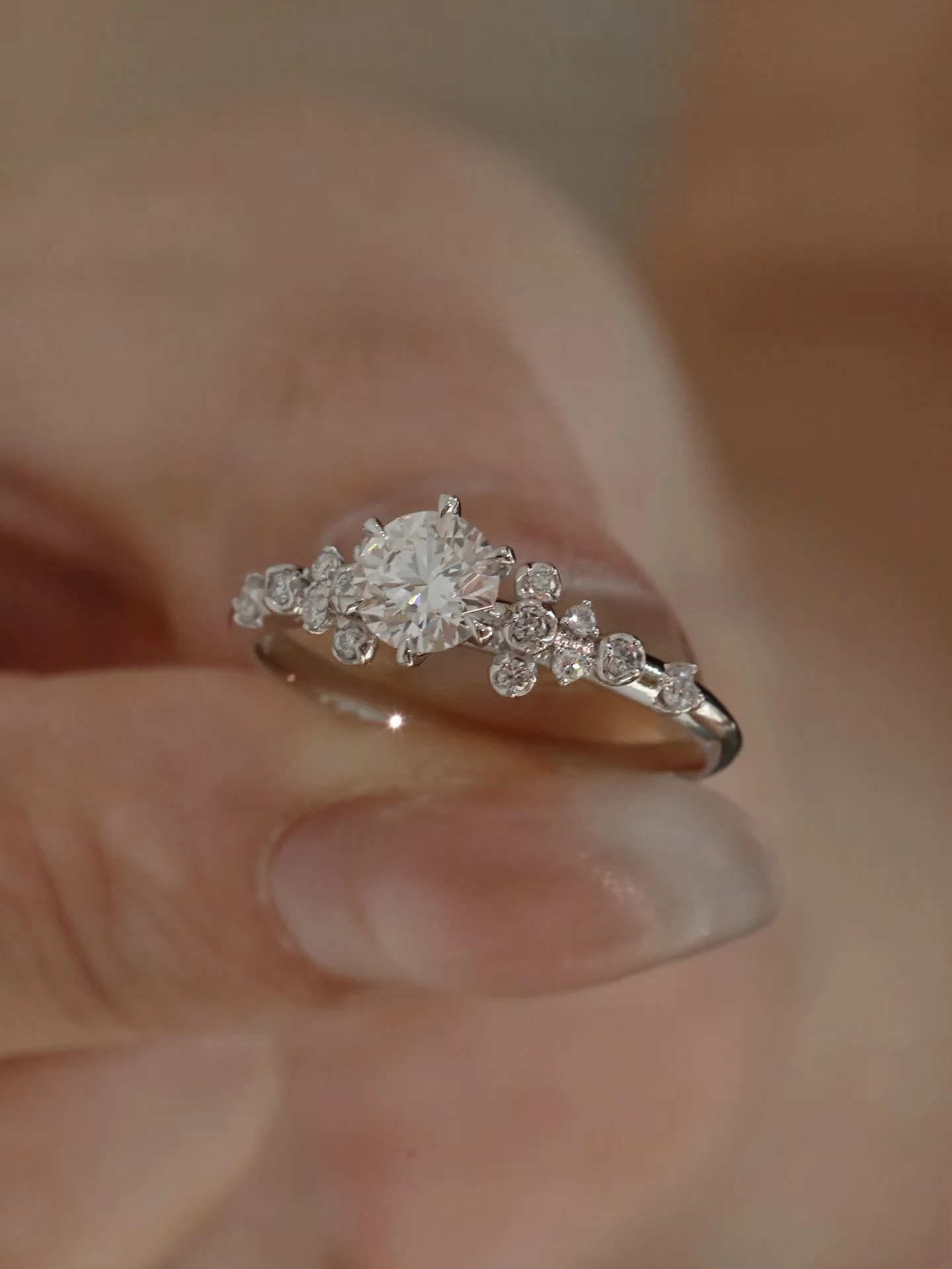 

Классическое кольцо-пасьянс круглой огранки с фианитом из твердого золота 9 карат или серебра S925, свадебный подарок на помолвку на заказ для женщин, дизайнерские украшения