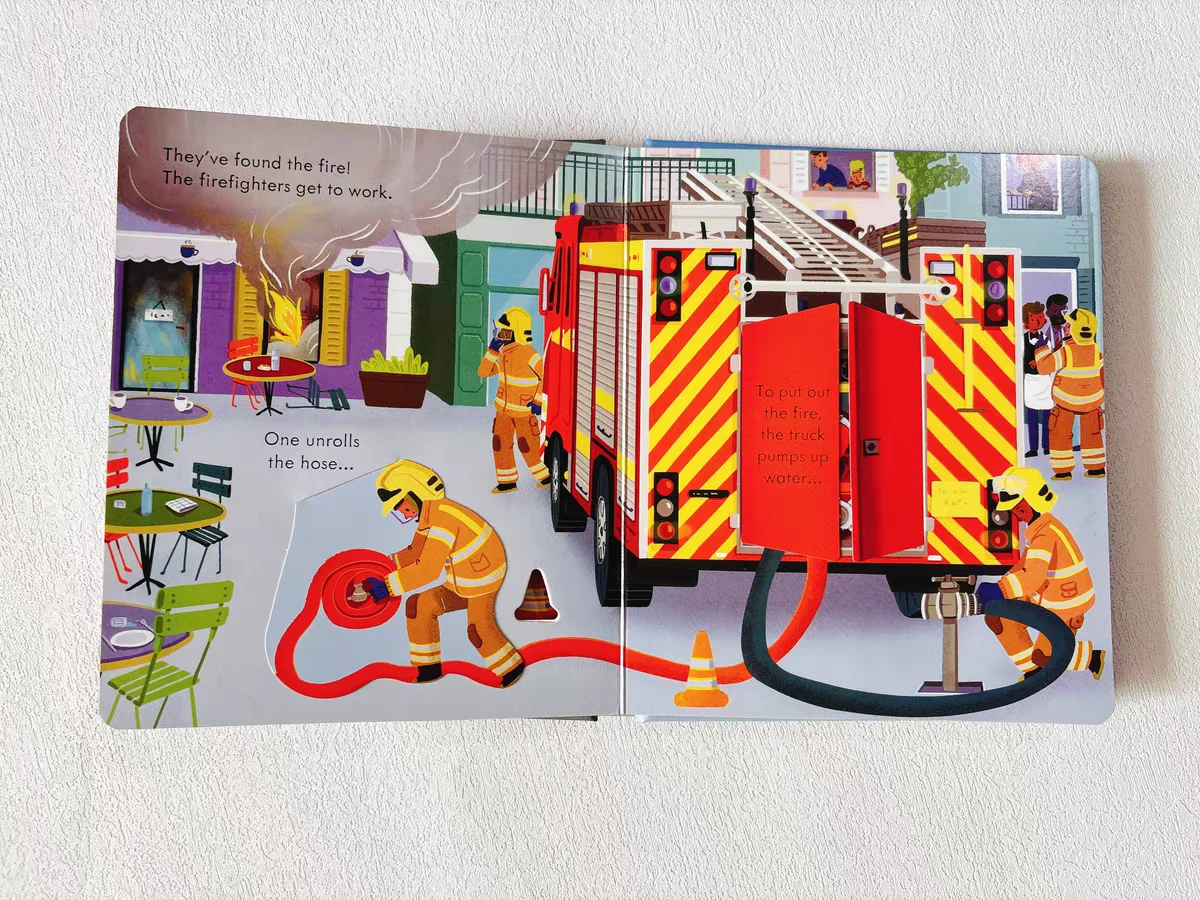 Usborne Peep Inside How A Fire Engine يعمل باللغة الإنجليزية تعلم رفرف كتاب صور تعليمي ثلاثية الأبعاد رفرف قراءة الصور