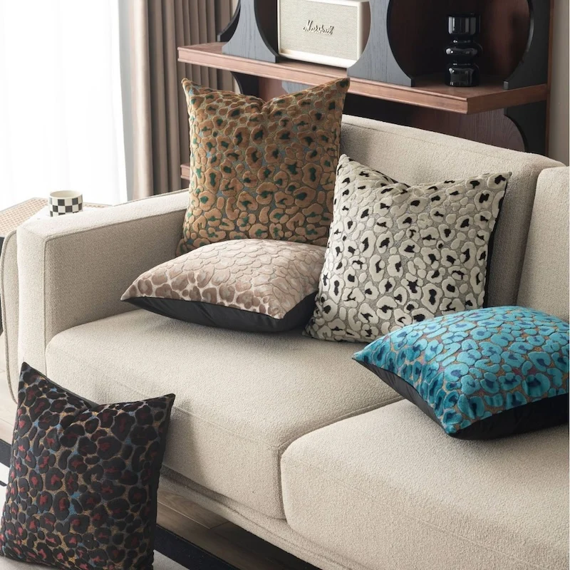 Luxury Leopard Print Velvet Throw Pillow Cover  Modern Animal Pattern Cushion Case Modern Decorative Pillows for Stylish Sofa