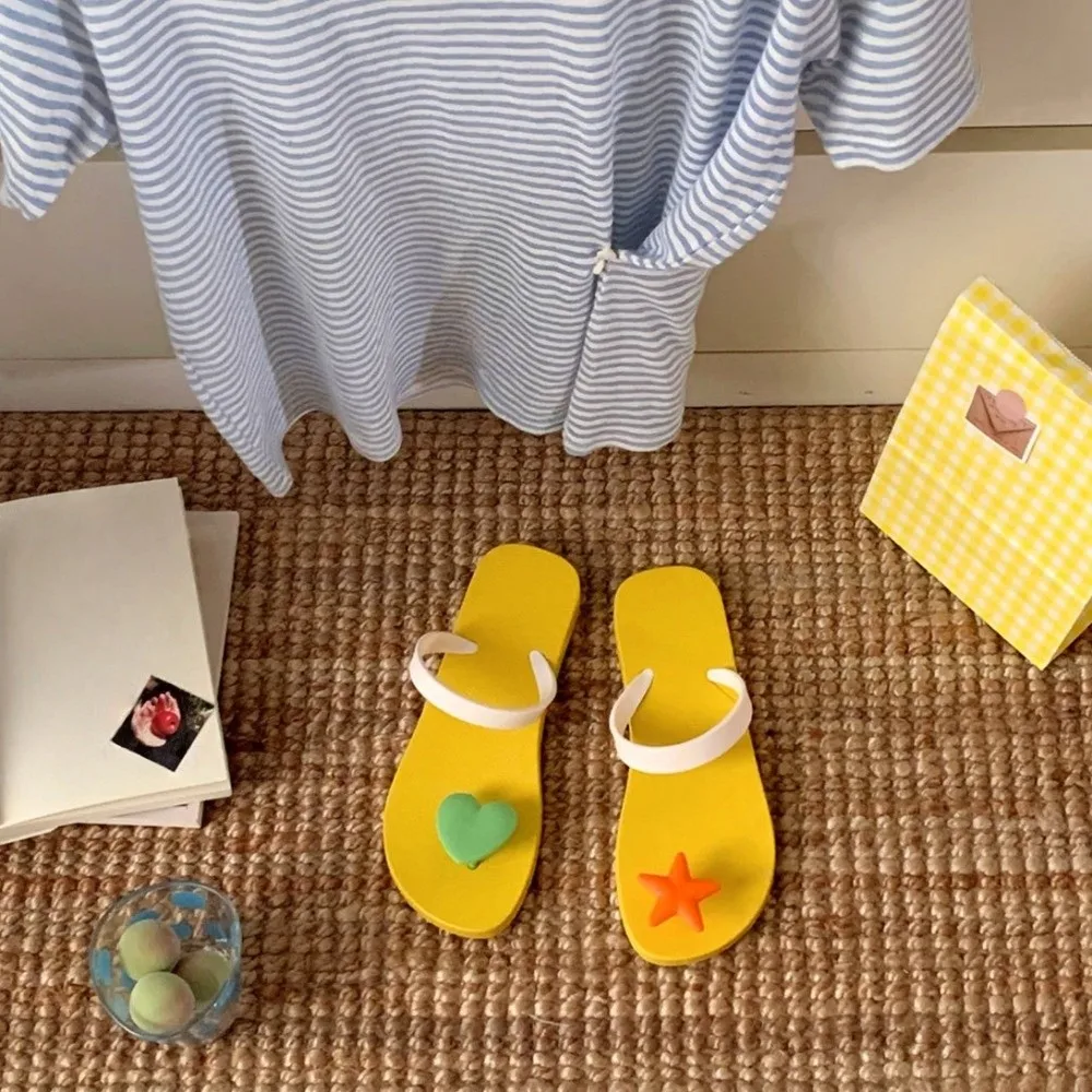 

Сладкие праздничные шлепанцы со звездами и сердечками, непромокаемые нескользящие приморские сандалии, обувь на плоской подошве, пляжные тапочки для отдыха для девочек
