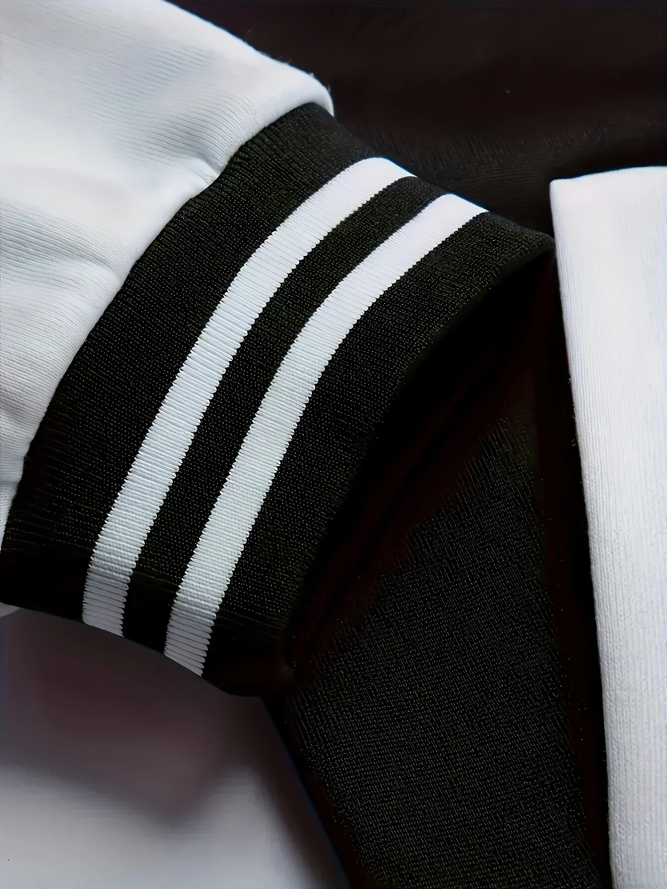 سترة بيسبول مطبوعة بحروف حية من الطوطم كاجوال مرنة وفضفاضة وياقة بيسبول ملونة على الموضة