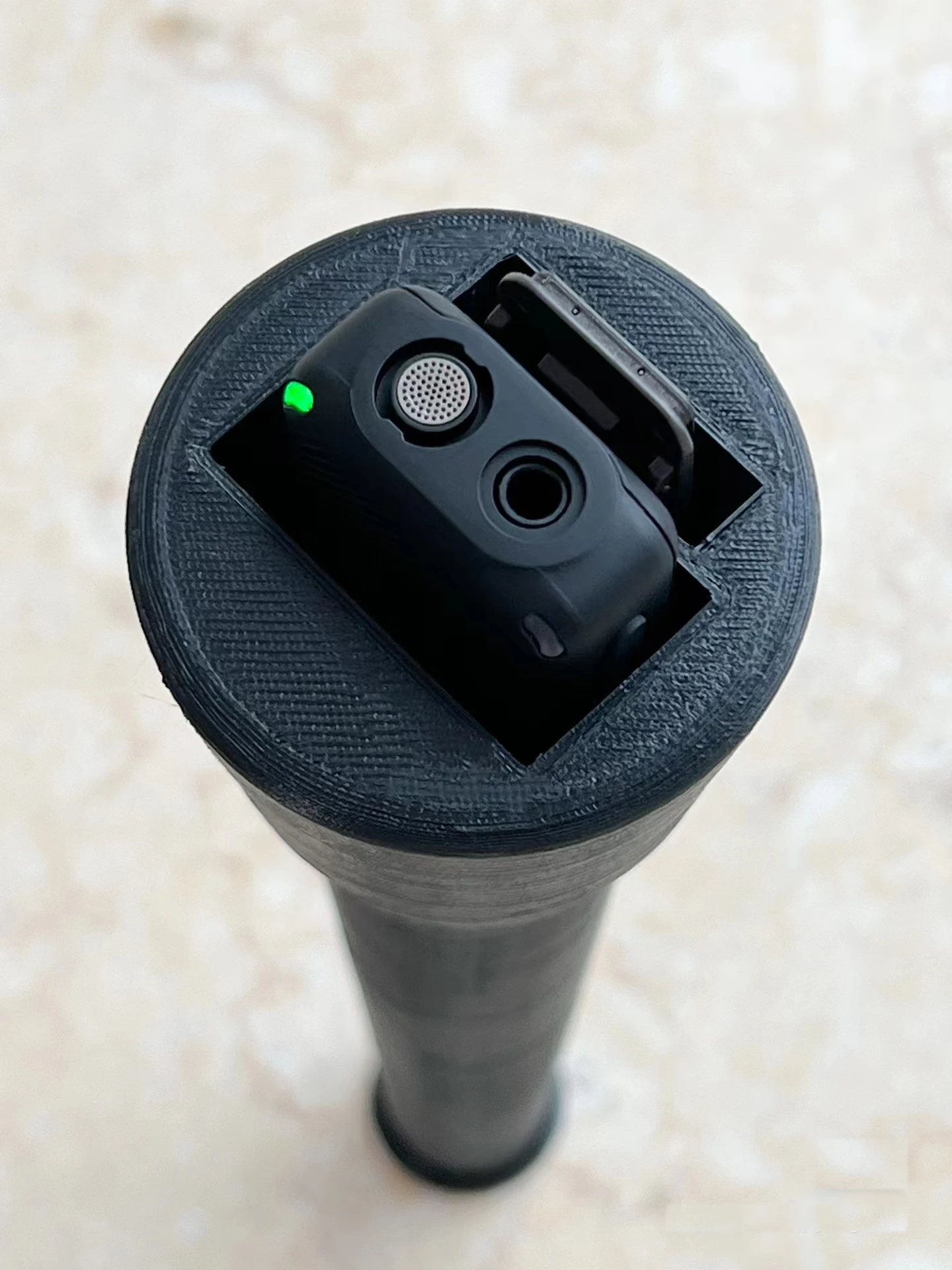 Handheld Rod สัมภาษณ์ Go ไมโครโฟนกระจกหน้ารถสำหรับ DJI ไมโครโฟนไร้สายไมโครโฟน Built-In ระบบสัมภาษณ์อุปกรณ์เสริม