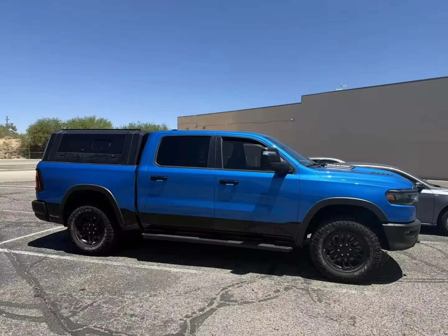 4x4 Offroad Waterproof Truck Canopy for Shark 6 F150 for Tacoma NP300 Tundra Roof Rack Tailbox Functions Manual Operation