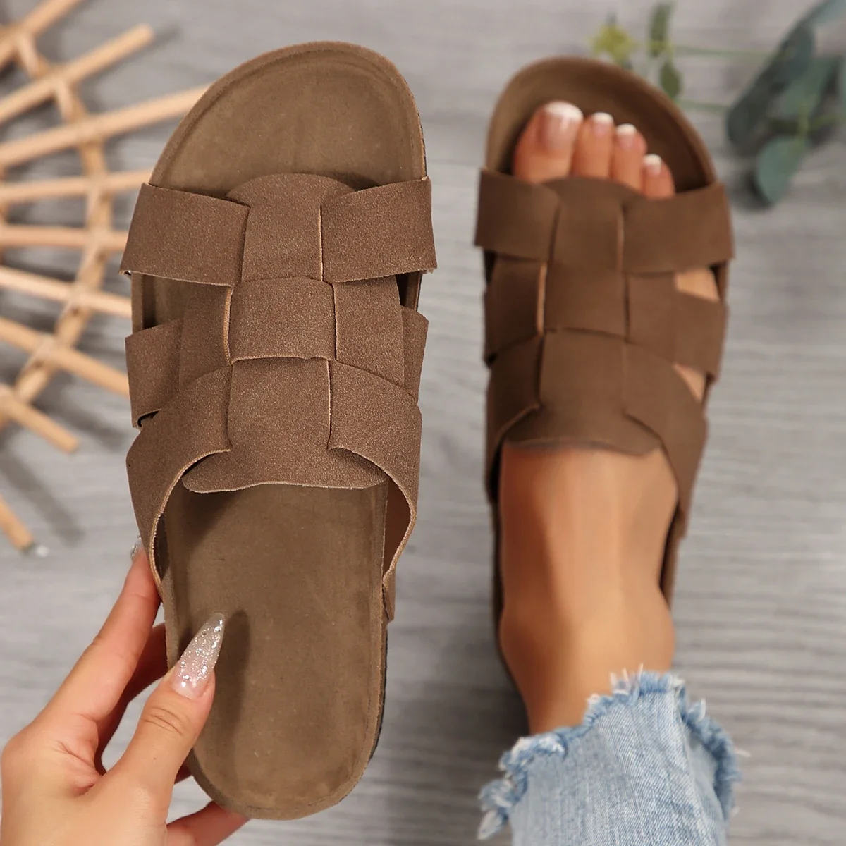 

New Women Slip-On Slippers Fashion Elegant Platform Slippers Flat Outdoor Casual Shoes Comfortable Daily Sandals Slides Women