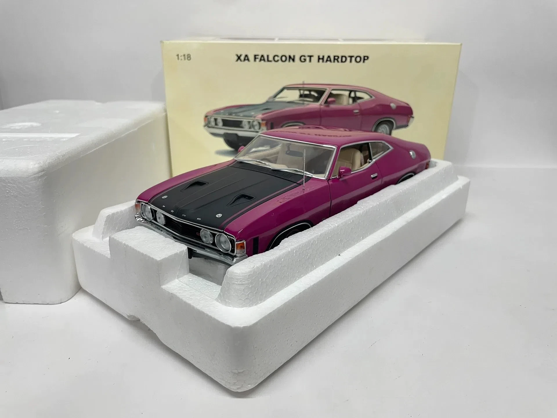 

Autoart 1:18 XA Falcon GT Rose Red Vintage Car Simulation Limited Edition All Open Alloy Metal Static Car Model Toy Gift