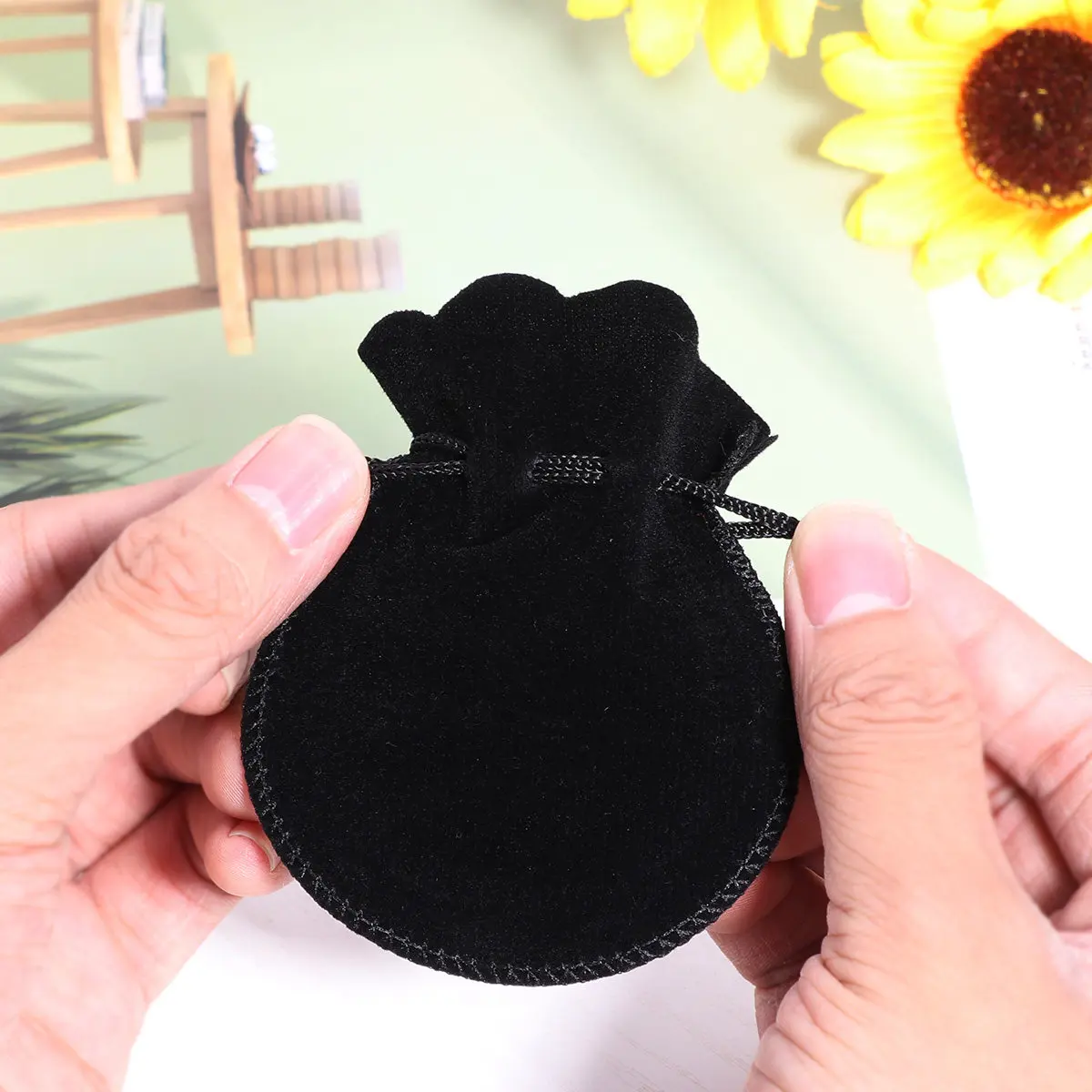 

20Pcs Jewelry Bags Elegant Gourd Drawstring Pouches Black Flannel Gift Storage Bags for Rings Bracelets Wedding Party Christmas