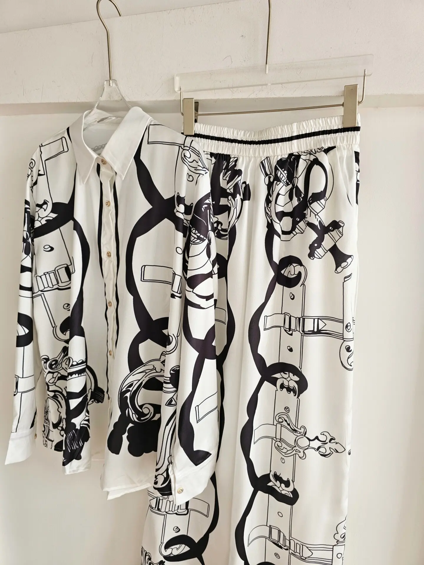 French Vacation Style Luxury Horse Knot Printed Shirt Women's Wide Leg Pants Set Silky Smooth Imitation Silk Drape Two-piece Set