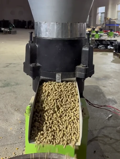 Feed pellet machine Small 220v household breeding chicken, duck, cattle, sheep, fish and pig straw feed granulation