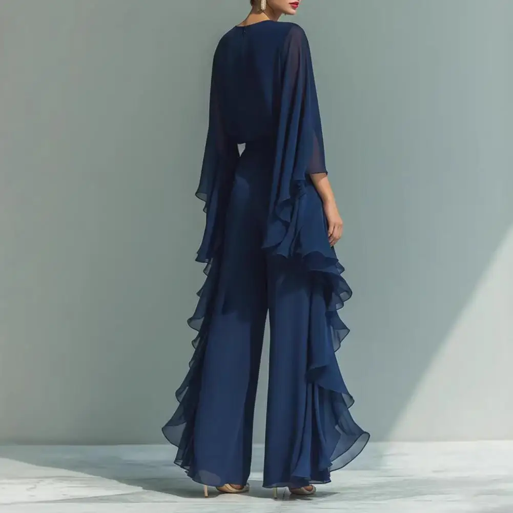 

Комплект из двух предметов: блузка из шифона с рукавами-колокол и брюки прямого кроя с рюшами по краям, широкие штанины, женский костюм для вечеринок