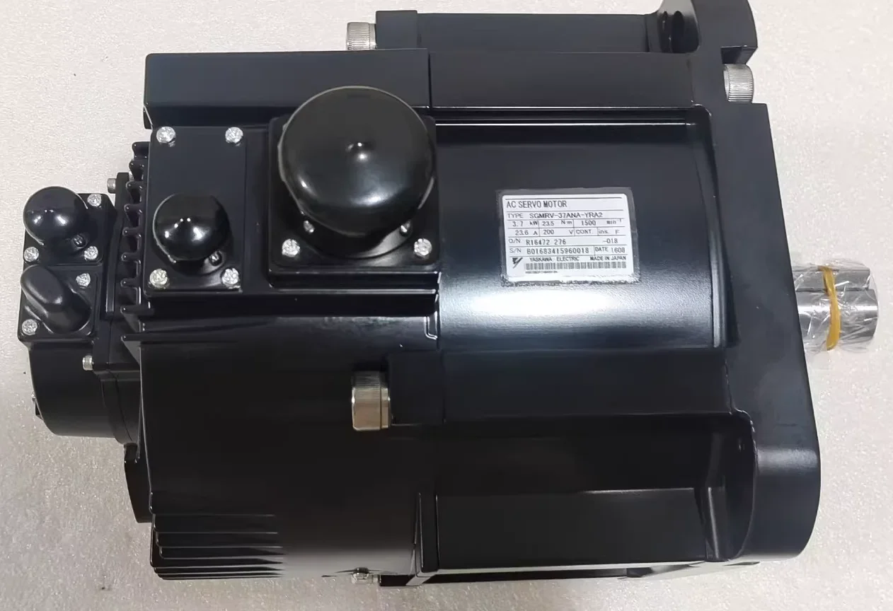 

SGMRV-37ANA-YRA2 Совершенно новый серводвигатель, в наличии, быстрая доставка, SGMRV 37ANA YRA2