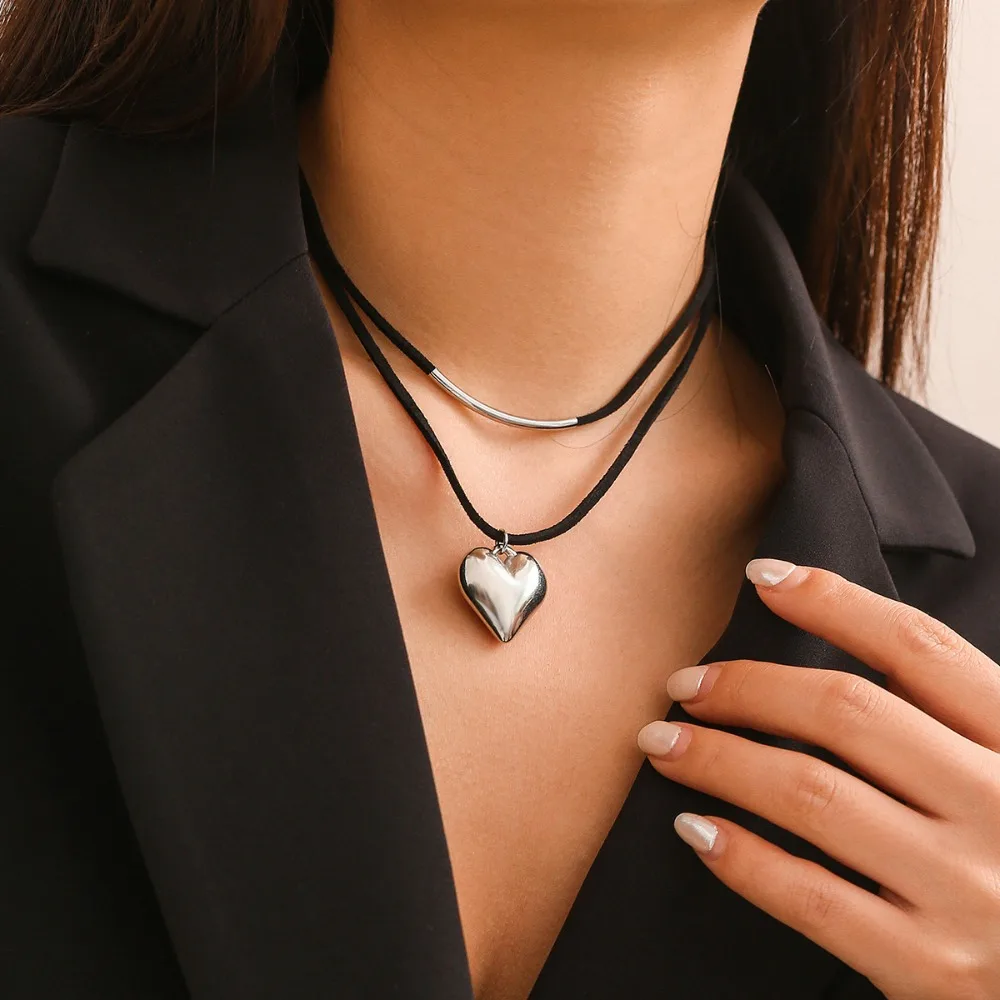 Trendy Punk Gold Color Stereo Heart Pendant Double Layer Metal Flannel Splicing Necklaces for Women Charm Jewelry Gift Accessory
